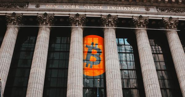 Crypto Flirts With Stock Market: Robinhood Prepares to Go Public, Coinbase CEO Hints Toward Possible IPO