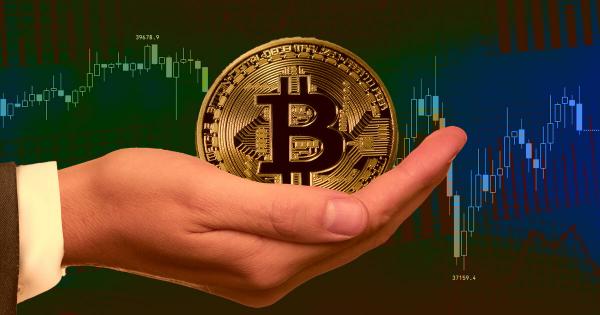 Bitcoin price consolidates while daily active addresses see strong growth