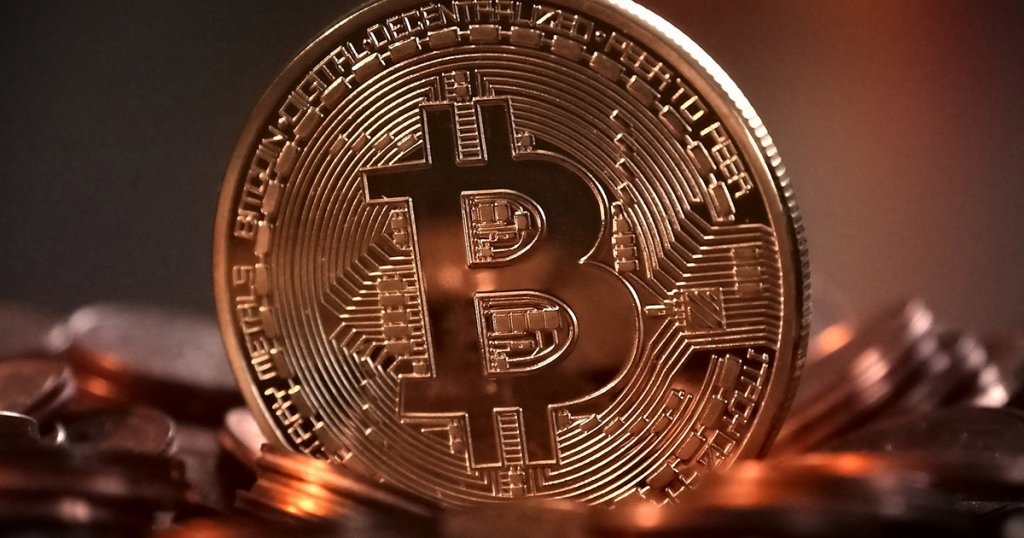 This $22 billion fund manager says buy Gold, Bitcoin as bond markets fail as a hedge after U.S. Quant Easing