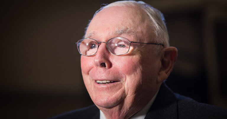 Charlie Munger calls on US to join China in banning crypto