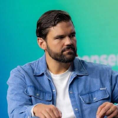 Alex Tapscott photo